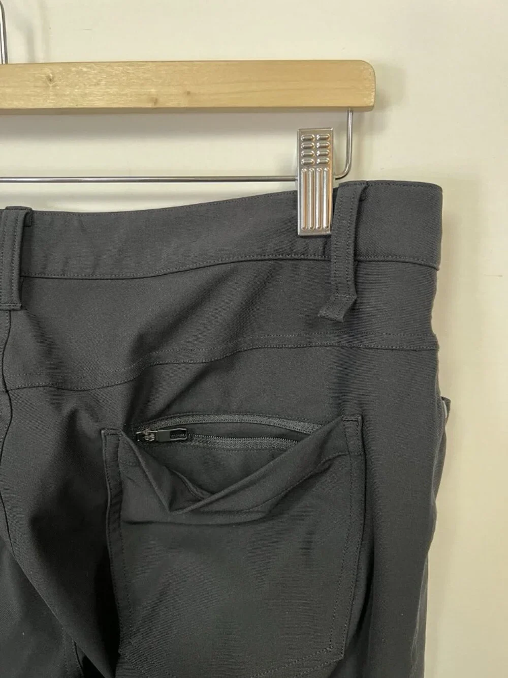 Lululemon ABC Pants Size 32 Black - Picture 7 of 7